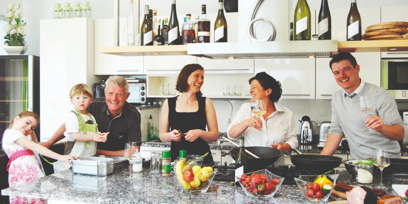 Familie Pfaffl beim Kochen