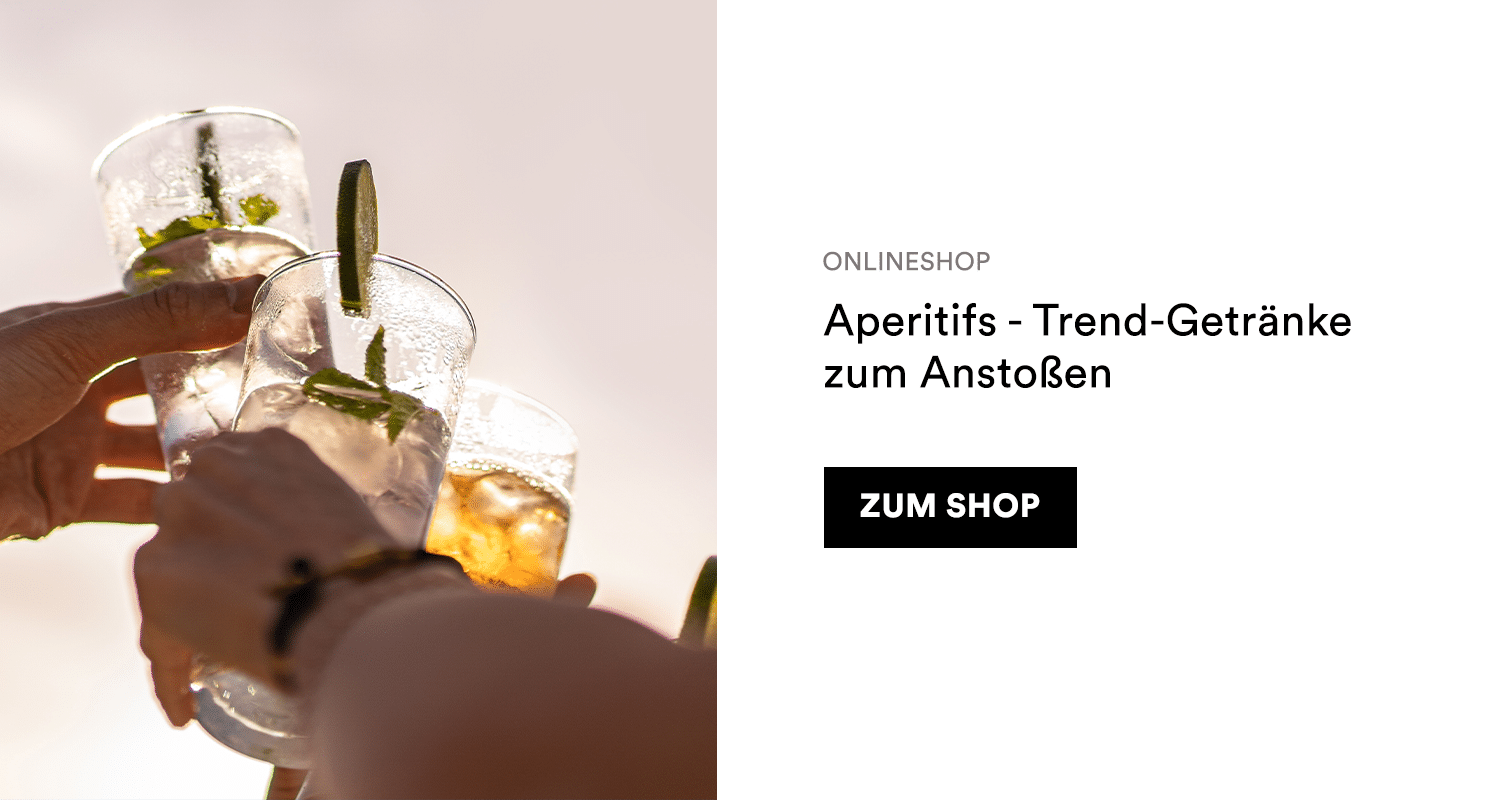 Gläser stoßen an mit Aperitif