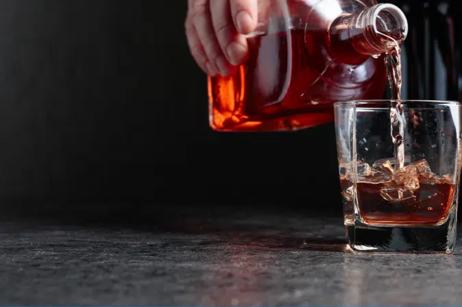 Whiskey eingeschenkt in Glas