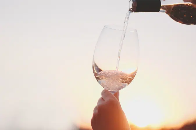 Proxy-Wein eingießen